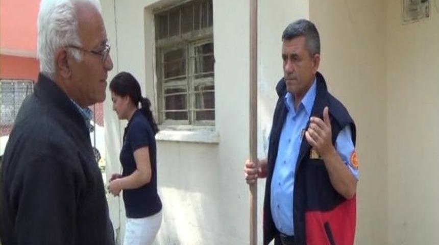 Yılanı Bulamayan İtfaiye Erinden Ev Sahibine "yiyecek Bulamazsa &Ccedil;ıkar Gider" Terapisi