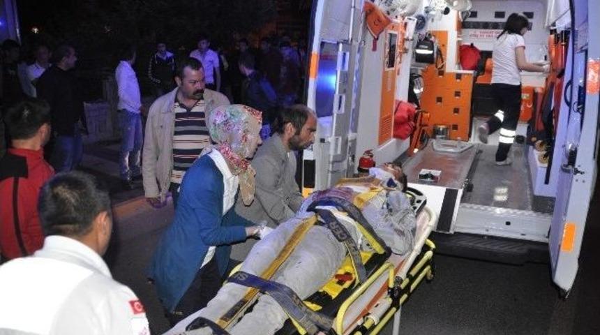 Aksaray'da Otomobille Motosiklet &Ccedil;arpıştı: 2 Yaralı