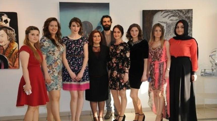 Ba&uuml;'de Mezunlar Sergisi