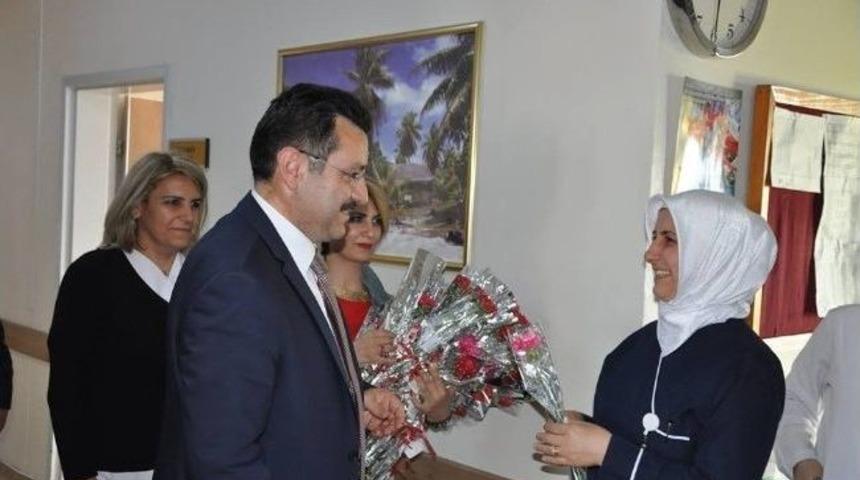 Başkan Gen&ccedil; Hemşireleri Unutmadı