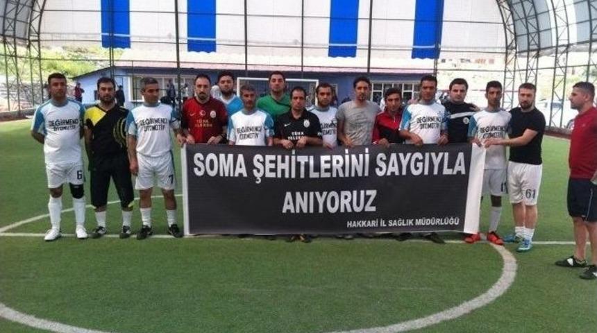 Futbol Turnuvasında Soma Şehitlerine Saygı
