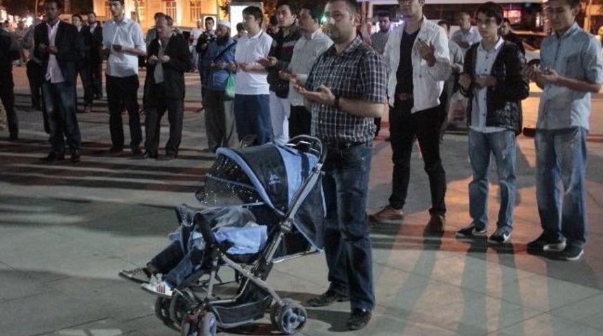 Soma İ&ccedil;in Dua Edildi