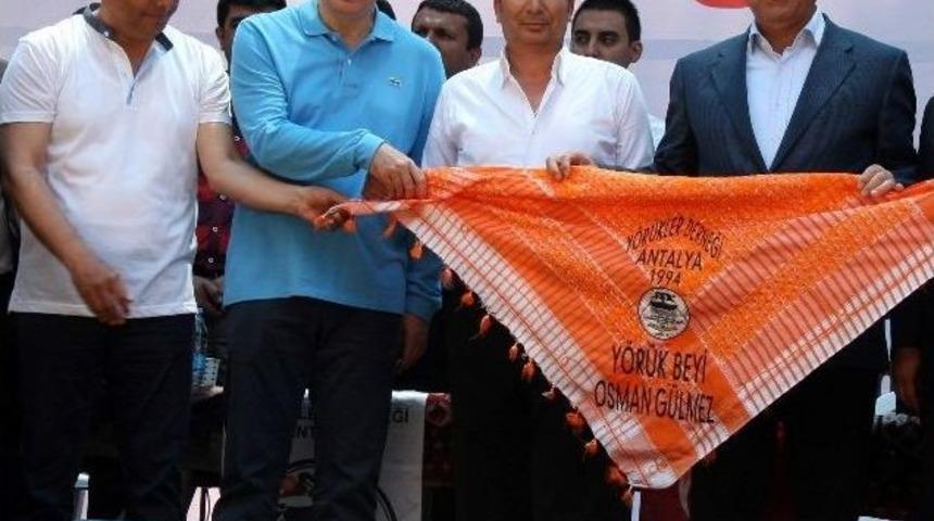 Bakan &Ccedil;avuşoğlu 'kuşak' Bağladı