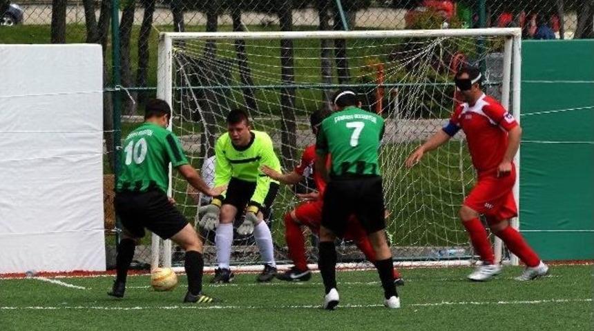 G&ouml;rme Engelli Futbolcular Soma&rsquo;yı Unutmadı