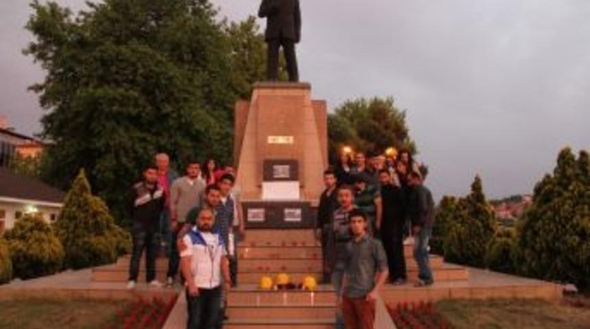 Alaplı Myo &Ouml;ğrencileri, Soma&rsquo;da &Ouml;len Madencileri Andı