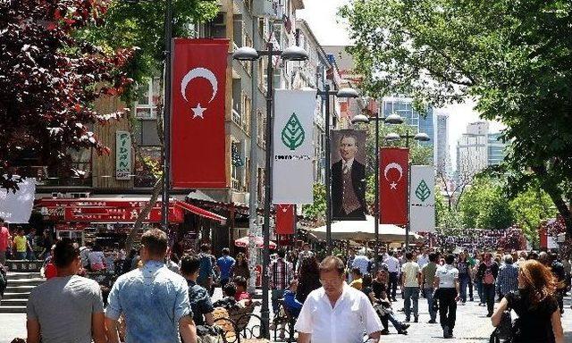 &Ccedil;ankaya&rsquo;da Kutlamalar Yerine Atat&uuml;rk Ve T&uuml;rk Bayrağı 1
