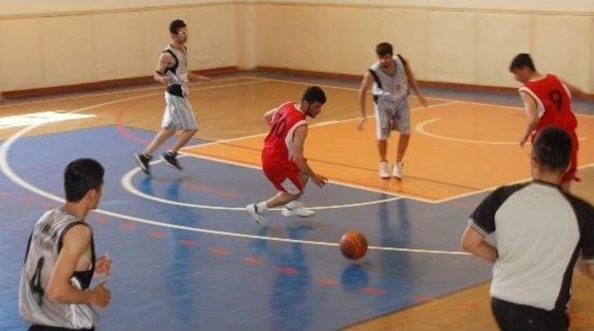 Adıyaman İşitme Engelliler Basketbol Takımı Rakibine Fark Attı