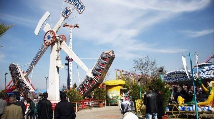 G&uuml;zel Havayı Fırsat Bilen Bursalılar Parklara Akın Etti