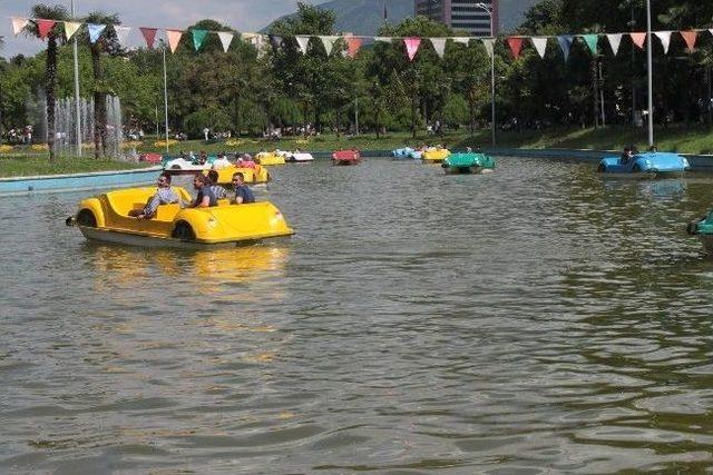 Güzel Havayı Fırsat Bilen Bursalılar Parklara Akın Etti 1