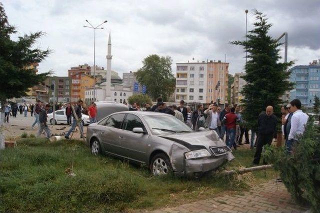 Giresun’da Otomobil Dolmuş Durağına Girdi: 2 Yaralı 2