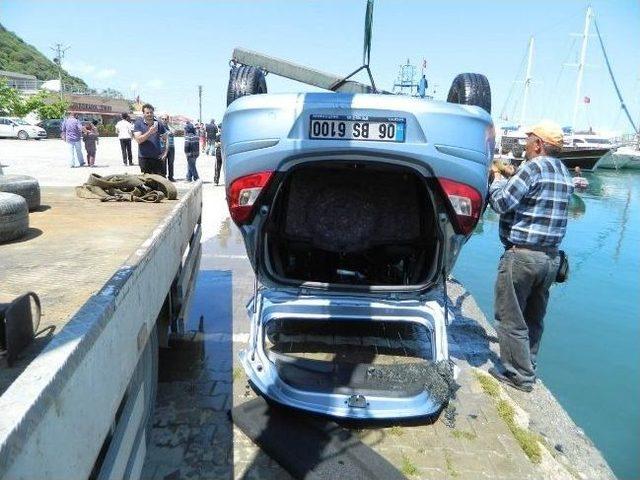 El Freni &Ccedil;ekilmeyi Unutulan Ara&ccedil; Denize D&uuml;şt&uuml; 2