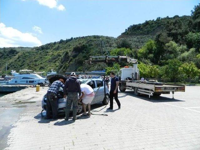 El Freni &Ccedil;ekilmeyi Unutulan Ara&ccedil; Denize D&uuml;şt&uuml; 3