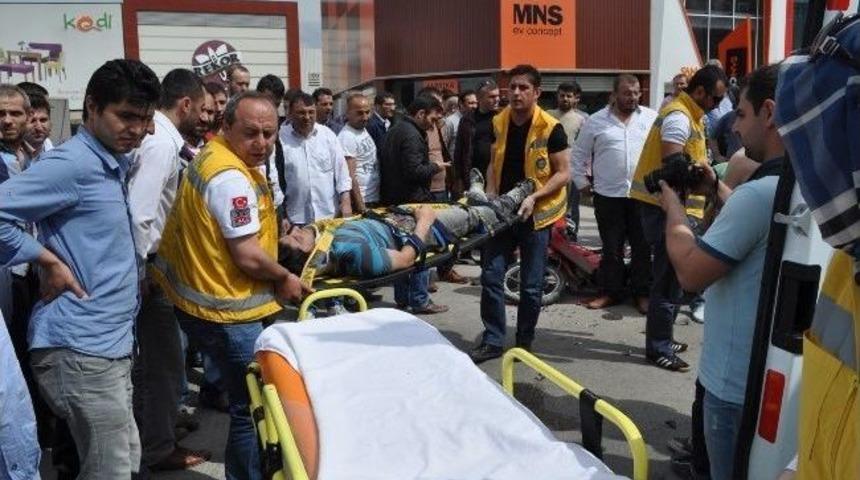 Otomobil İle Motosiklet &Ccedil;arpıştı; 2 Yaralı