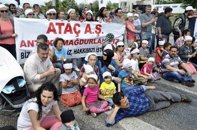 Kamyon Şoförü Yolu Kapatan İşçilerin Üzerine Kamyonu Sürdü