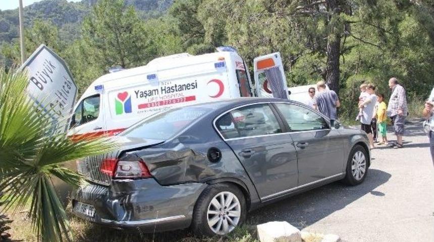 Antalya&rsquo;da Trafik Kazası: 3 Yaralı