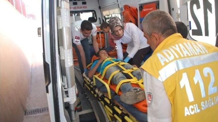 Adıyaman'da Otomobil Şarampole Yuvarlandı: 7 Yaralı