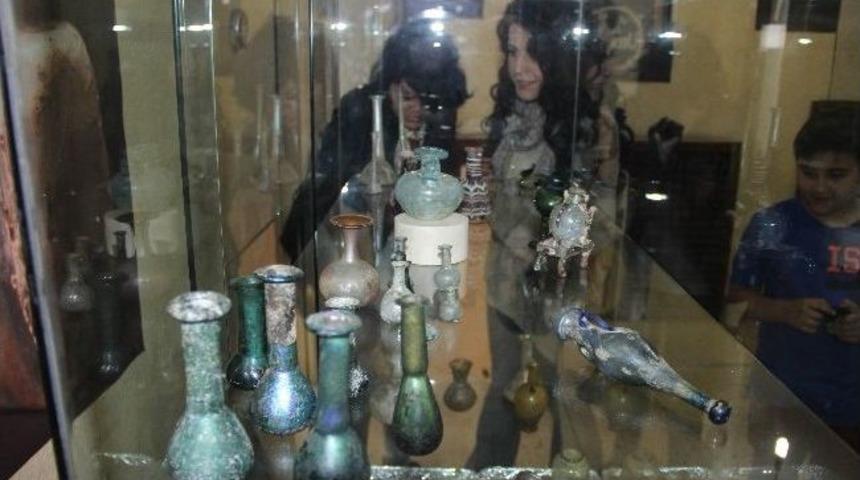 Ev Hanımının M&uuml;zede Antika Eşya Sergisi