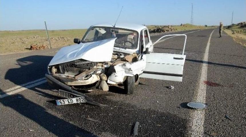 Siverek&rsquo;te Otomobil İle Yolcu Minib&uuml;s&uuml; &Ccedil;arpıştı: 6 Yaralı