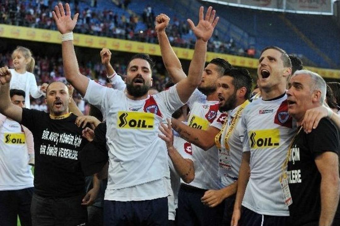 Mersin İdmanyurdu Kupasını Aldı