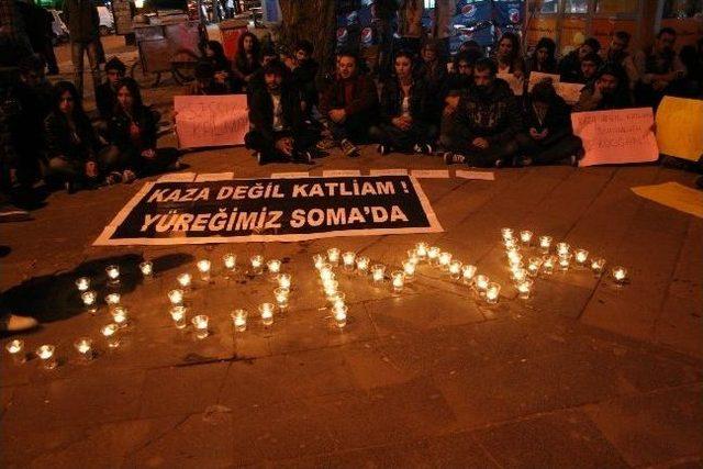 Kars&rsquo;ta &Ouml;ğrencilerden Soma İ&ccedil;in Oturma Eylemi 2