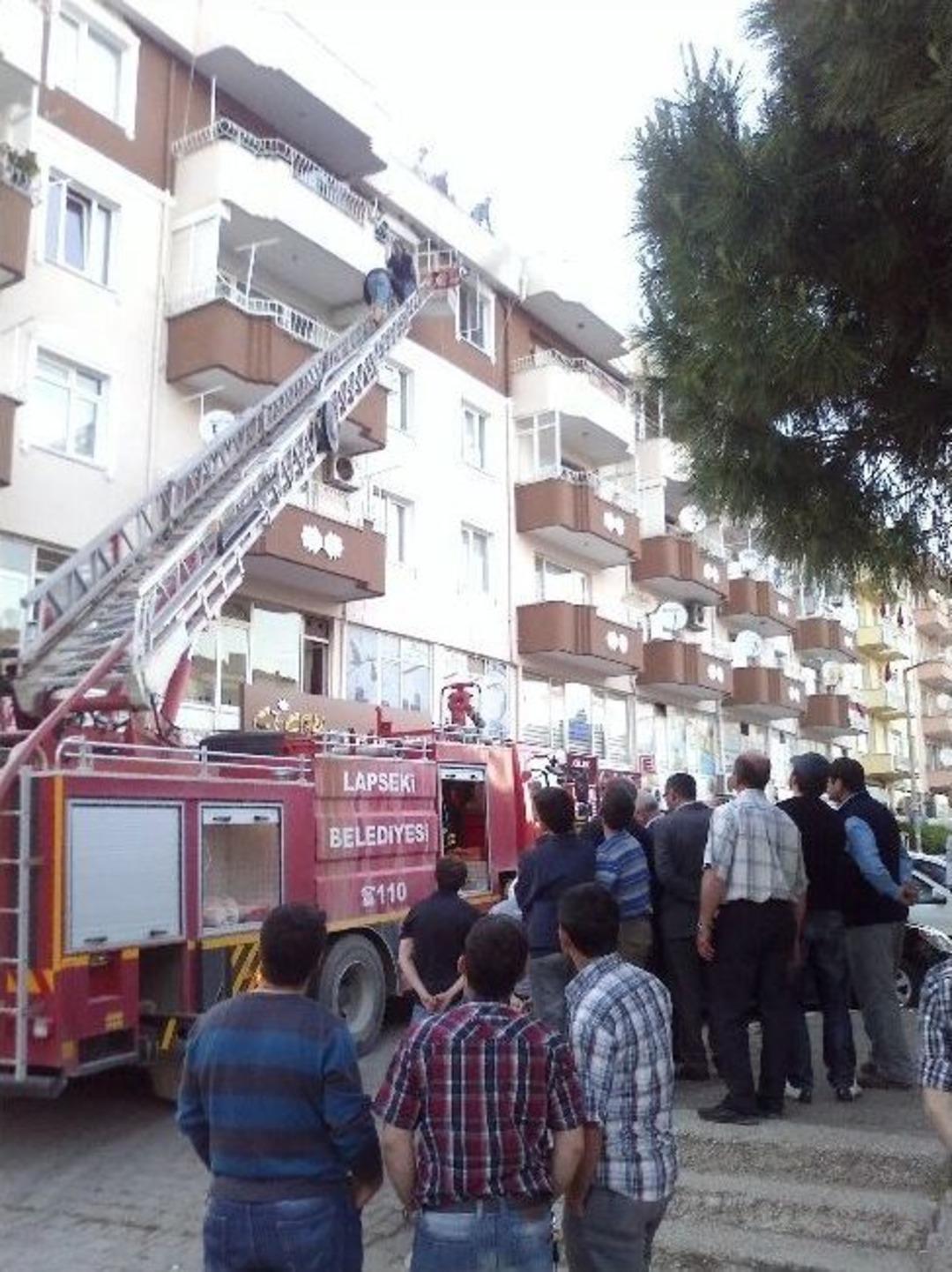 Lapseki'de Ev Yangını