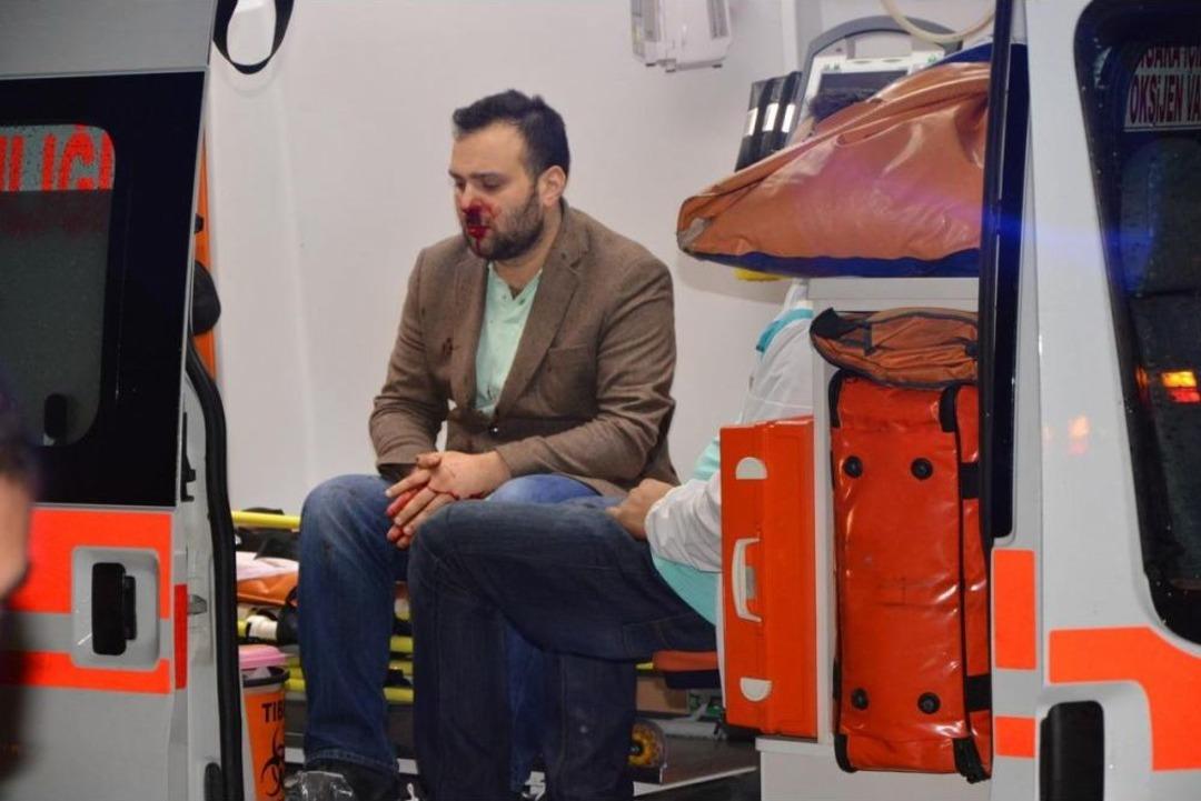 Geziden D&ouml;nen Minib&uuml;s Ağaca &Ccedil;arptı