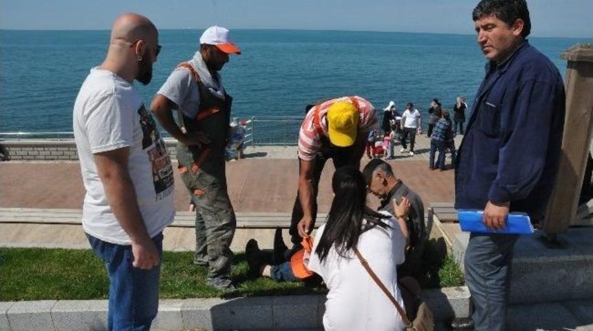 Sıcak Havada &Ccedil;alışan İş&ccedil;i Bayıldı