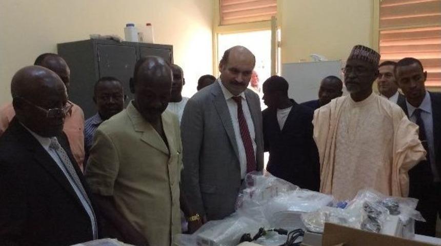 &Ccedil;ad&rsquo;ın Başkenti Encemine&rsquo;de Sağlık Meslek Lisesine Ekipman Desteği