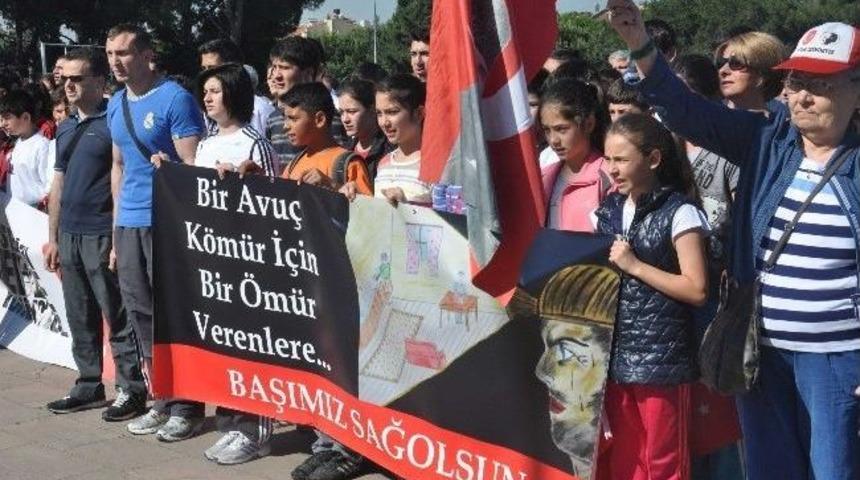 Gen&ccedil;lik Ve Spor Bayramı Kutlamalarında Soma Pankartı