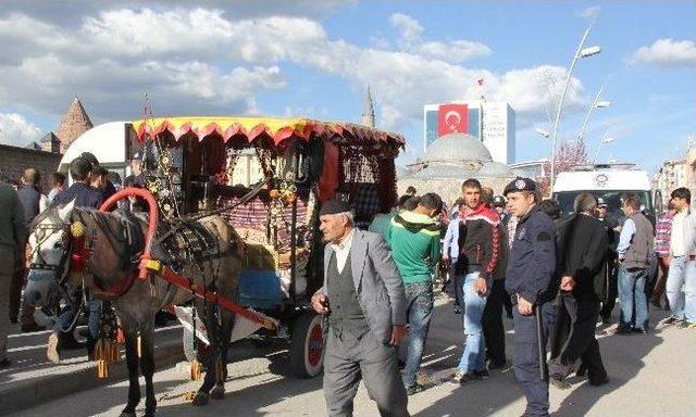 Faytonuna El Konulmak İstenen Şahıs Kendini Yaraladı