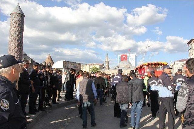 Faytonuna El Konulmak İstenen Şahıs Kendini Yaraladı