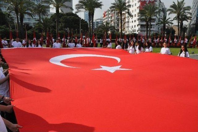 İzmir de Buruk 19 Mayıs T&ouml;reni 2