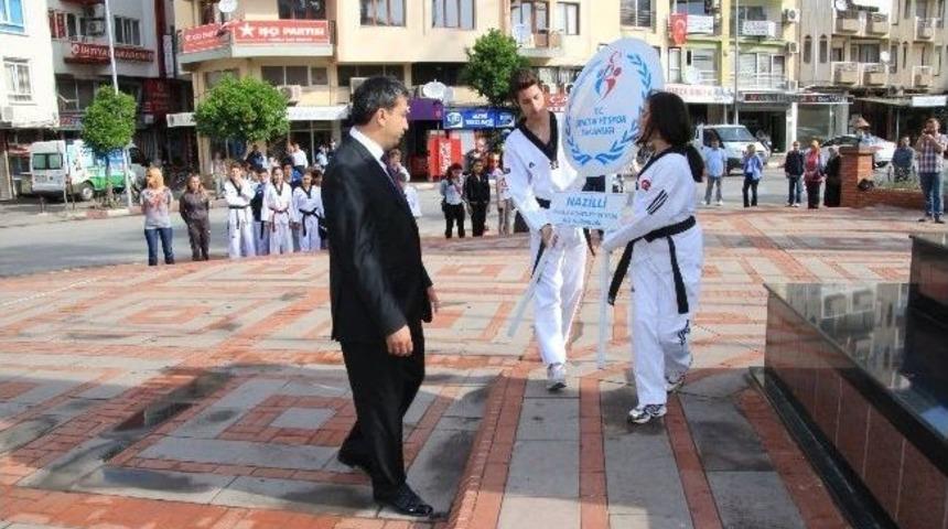 19 Mayıs'a Buruk Kutlama