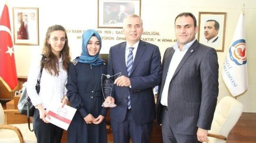 Başkan Zolan’a 'genç Dostu' Ödülü