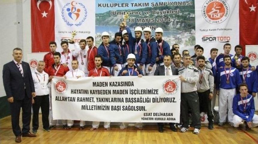 Karateciler K&uuml;rs&uuml;ye Baretle &Ccedil;ıktı