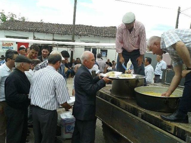 Uzunalan K&ouml;y&uuml;nde Hayır Yemeği D&uuml;zenlendi 2