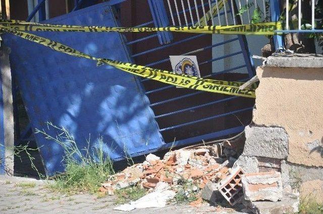 Polisten Ka&ccedil;an S&uuml;r&uuml;c&uuml; Emniyetin Duvarını Yıktı 1