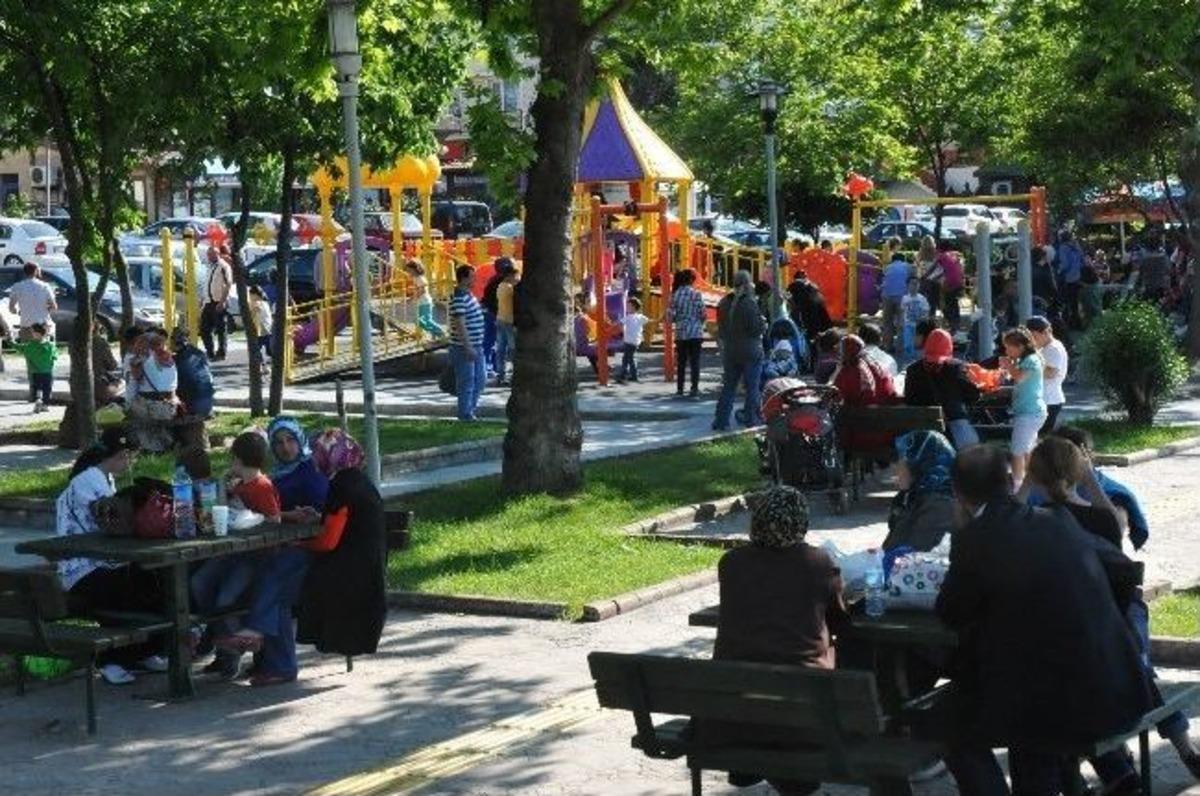 Ak&ccedil;akoca&rsquo;da Bayram Tatili Yoğunluğu