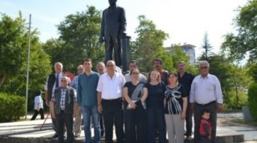 Chp&rsquo;liler Atat&uuml;rk Anıtı&rsquo;na &Ccedil;elenk Koydu