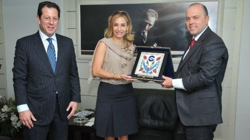 İsvi&ccedil;re İle Slovakya&rsquo;dan İzmir Atağı