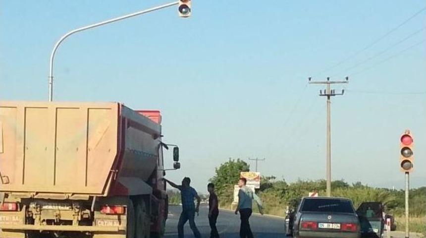 Trafikte Dehşet Amat&ouml;r Kamerada