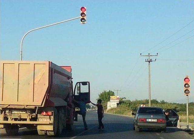 Trafikte Dehşet Amatör Kamerada