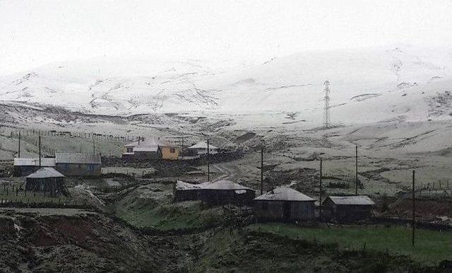 Giresun&rsquo;da Yaylalara Mayıs Karı Yağdı 1
