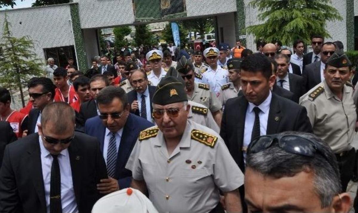 Genelkurmay Başkanı &Ouml;zel Maden Şehitliğinde