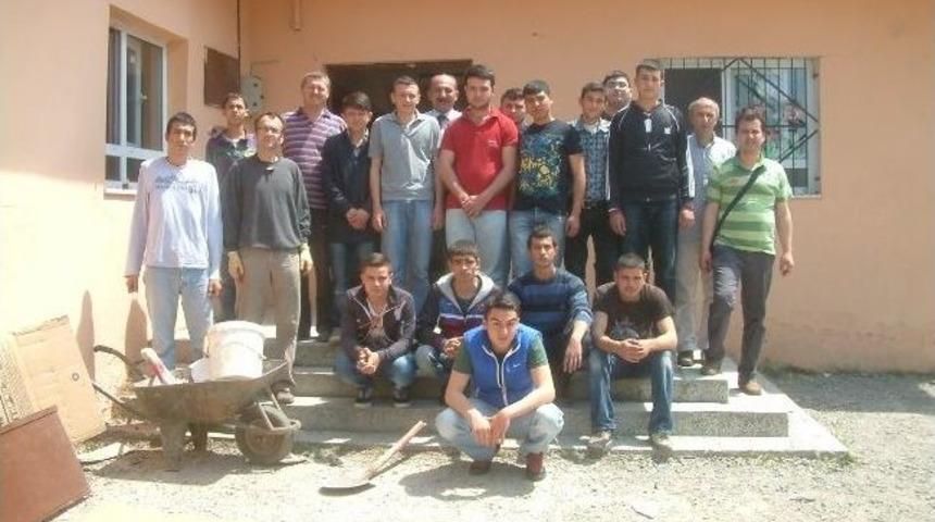 G&ouml;n&uuml;ll&uuml; &Ouml;ğrencilerin &Ouml;rnek Hareketi