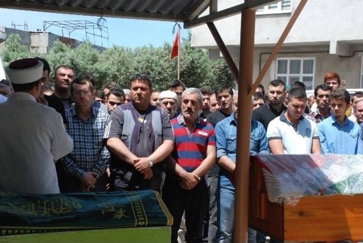 Gen&ccedil; Kız Duvağıyla Uğurlandı