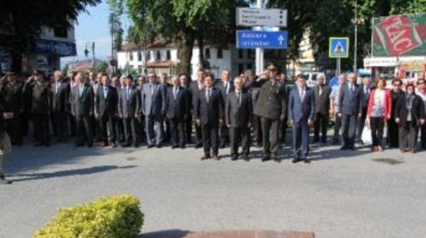 Hendek&rsquo;te Buruk 19 Mayıs Kutlaması