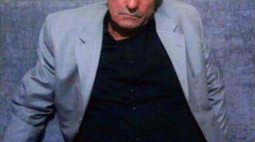 Boğazına Ka&ccedil;an Sineği &Ouml;ld&uuml;rmek İ&ccedil;in Zehir İ&ccedil;irdiler