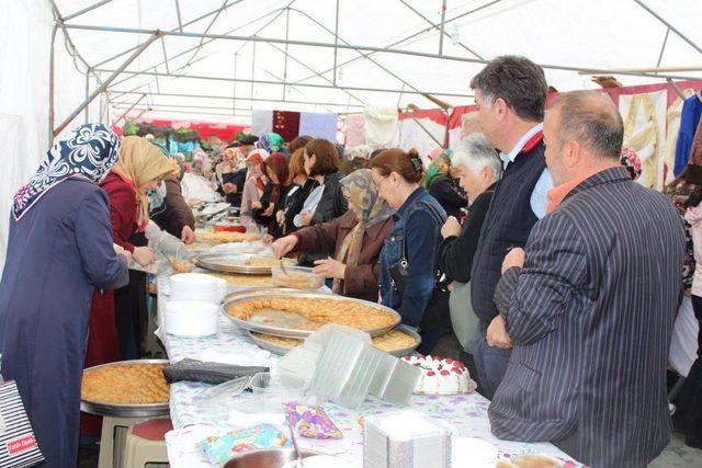 Görele'de Öğrenciler Yararına Kermes