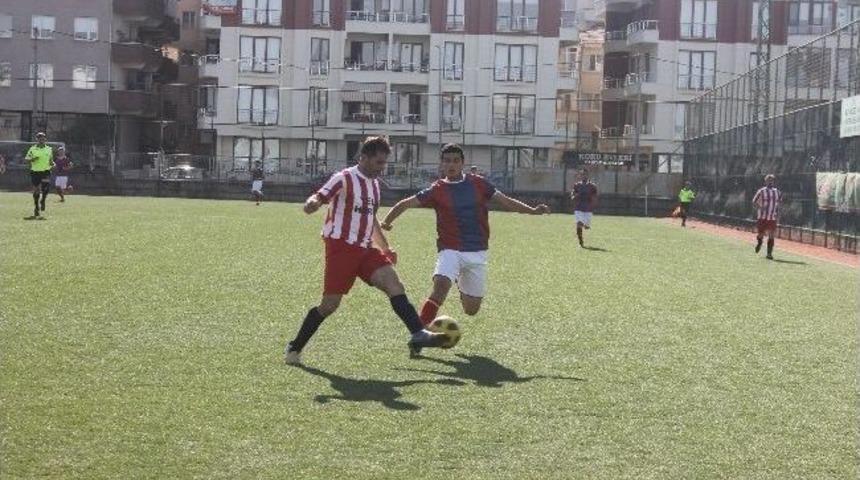 49 Yaşında Gen&ccedil;lere Taş &Ccedil;ıkartıyor